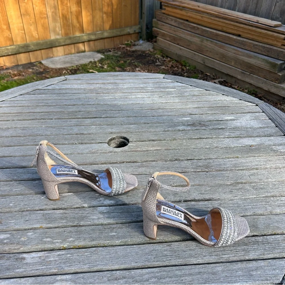 Nwot Badgley Mischka 'Kameryn' Open-toe Block Heels in‎ pale gold size 5